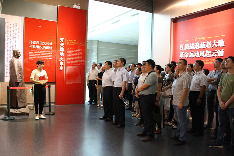 20180816_171903_315871.jpg 3参观展馆_副本.jpg